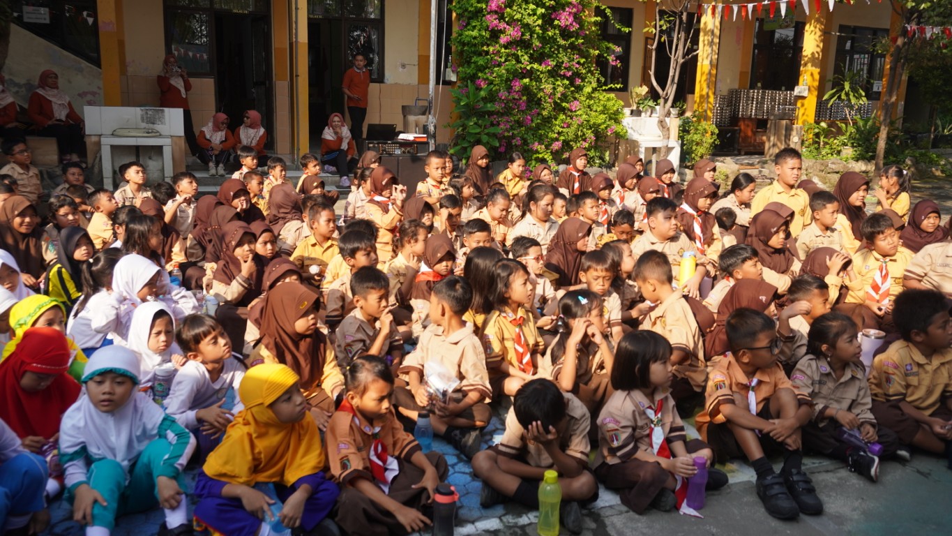 Literasi Keuangan di SD Negeri Petompon 01 dan SD Negeri Palebon 03